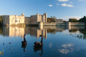 Stable Courtyard Bedrooms At Leeds Castle